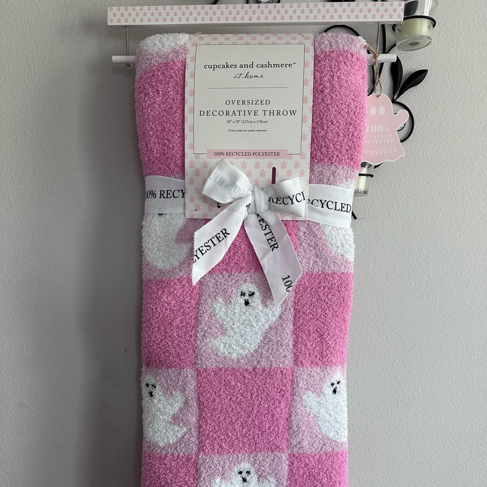 Cupcakes & Cashmere Checkered Pink Ghost Viral Plush Halloween Decor Blanket New